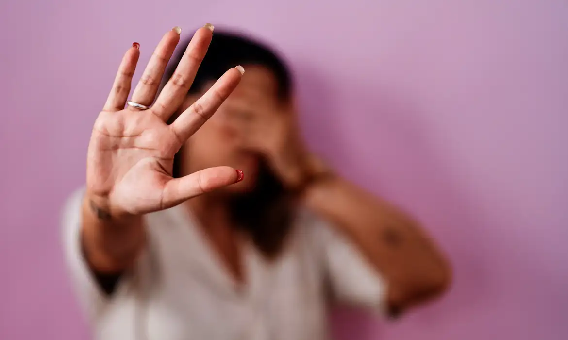 Região: Mulher com deficiência intelectual sofre violência e queimaduras de cigarro; ex-companheiro é preso no Distrito Federal .