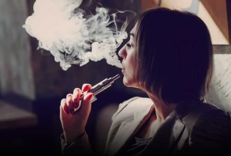 Atualização: Estudo aponta danos aos vasos sanguíneos e ao DNA após um único uso de cigarro eletrônico de tabaco aquecido.